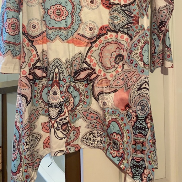 Shark bite tunic - Picture 2 of 2